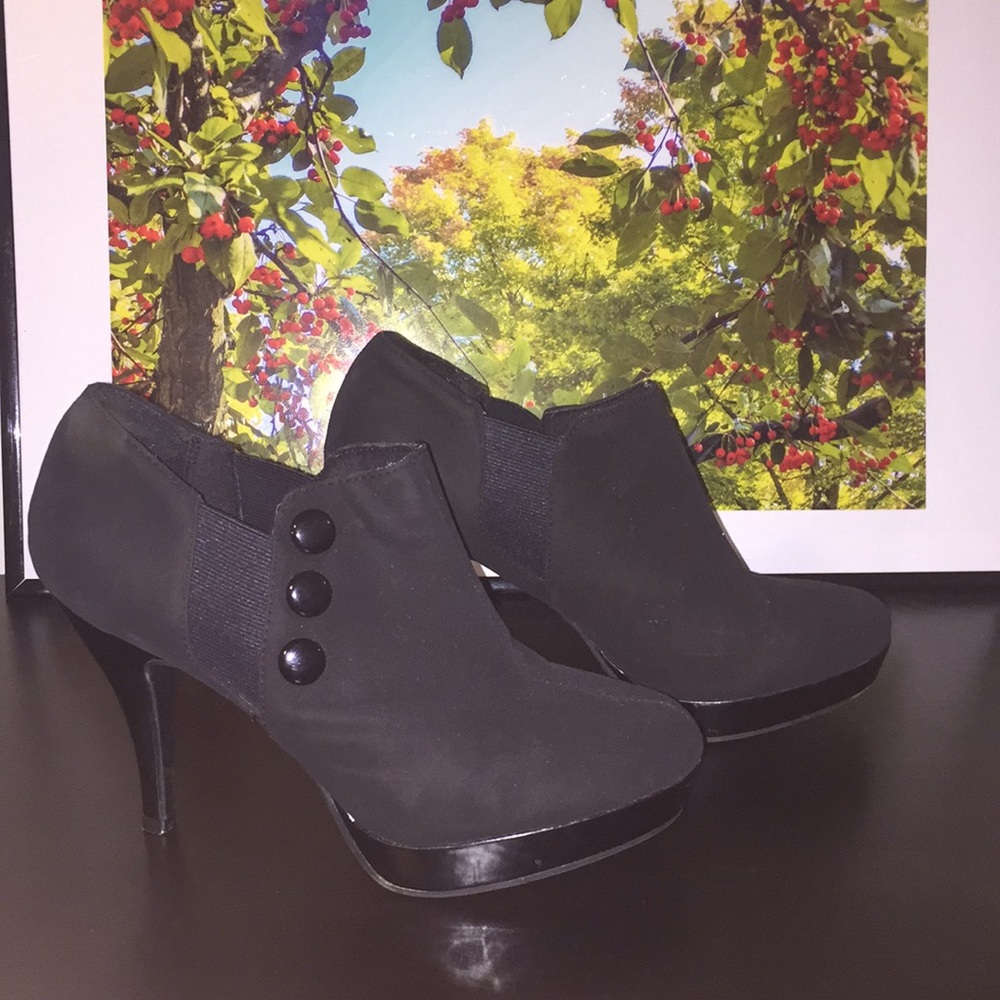 Women’s unlisted bootie heels